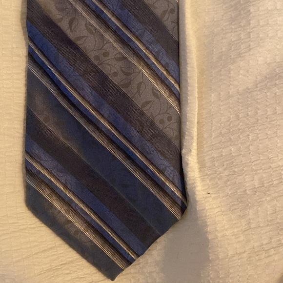 Valentino Ties - Picture 3 of 9